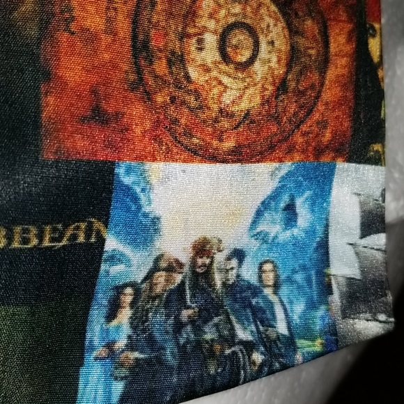 Pirates of the Caribbean Facemask - Picture 7 of 7